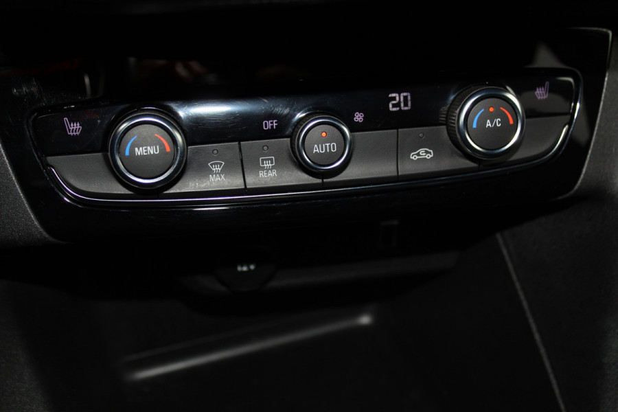 Opel Corsa 1.2-100 pk Turbo GS-Line. Erg mooie sportieve wagen, slechts 25.500km ! Panoramadak, Stoel- en stuurwielverwarming, Cruise Control, Climate Control, Apple CarPlay/Android auto, Camera, Dodehoek assistent