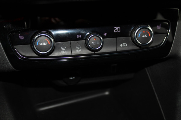 Opel Corsa 1.2-100 pk Turbo GS-Line. Erg mooie sportieve wagen, slechts 25.500km ! Panoramadak, Stoel- en stuurwielverwarming, Cruise Control, Climate Control, Apple CarPlay/Android auto, Camera, Dodehoek assistent