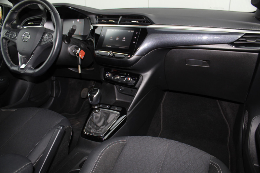 Opel Corsa 1.2-100 pk Turbo GS-Line. Erg mooie sportieve wagen, slechts 25.500km ! Panoramadak, Stoel- en stuurwielverwarming, Cruise Control, Climate Control, Apple CarPlay/Android auto, Camera, Dodehoek assistent