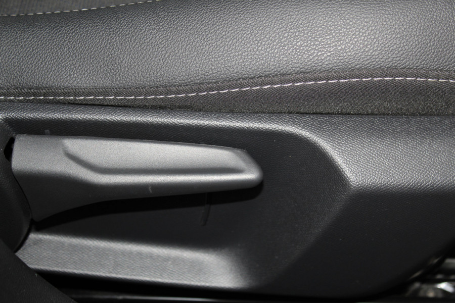 Opel Corsa 1.2-100 pk Turbo GS-Line. Erg mooie sportieve wagen, slechts 25.500km ! Panoramadak, Stoel- en stuurwielverwarming, Cruise Control, Climate Control, Apple CarPlay/Android auto, Camera, Dodehoek assistent