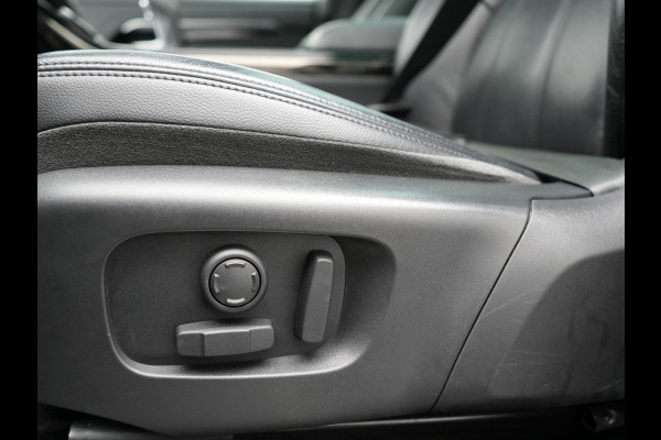 Land Rover Range Rover Evoque P300e AWD R-Dynamic PHEV 309pk | Panodak | 360 Camera | Adaptive Cruise | Head Up | Meridian Audio | Lederen Sportstoelen Memory & Verwarmd | Keyless | Apple Carplay | Sfeerverlichting | Navigatie | Virtual | DAB | Plug In Hybrid |