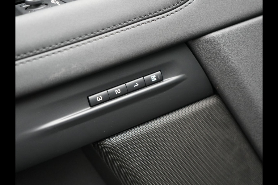 Land Rover Range Rover Evoque P300e AWD R-Dynamic PHEV 309pk | Panodak | 360 Camera | Adaptive Cruise | Head Up | Meridian Audio | Lederen Sportstoelen Memory & Verwarmd | Keyless | Apple Carplay | Sfeerverlichting | Navigatie | Virtual | DAB | Plug In Hybrid |