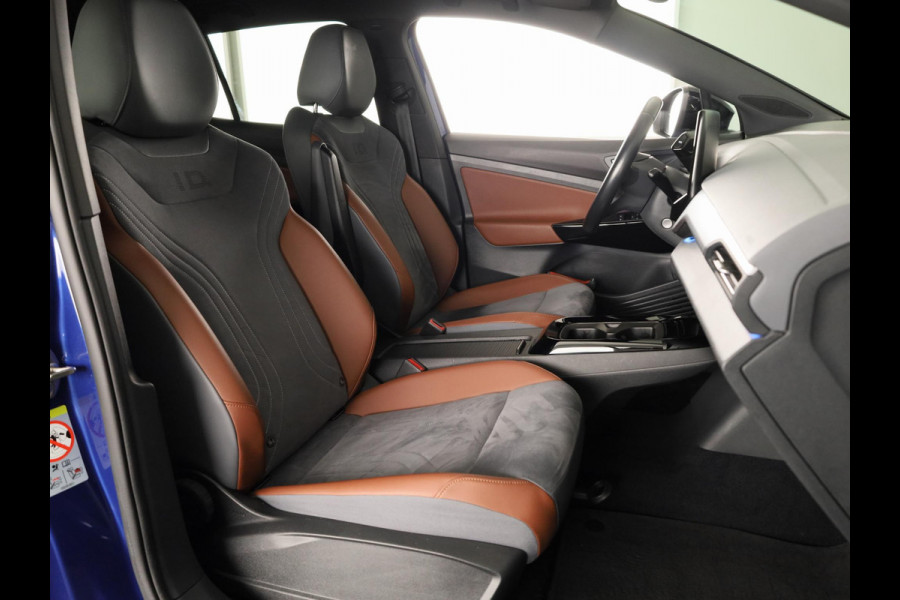 Volkswagen ID.4 First 77 kWh 204pk SoH 88,9 | Camera| Parkeersensoren | Sfeerverlichting | Navigatie | Stoelverwarming| Stuurverwarming | Zwenkbare Trekhaak |