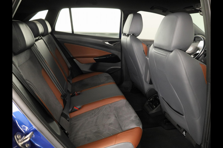 Volkswagen ID.4 First 77 kWh 204pk SoH 88,9 | Camera| Parkeersensoren | Sfeerverlichting | Navigatie | Stoelverwarming| Stuurverwarming | Zwenkbare Trekhaak |