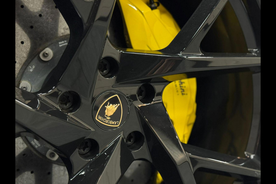 Lamborghini Urus 4.0 V8|MANSORY|HEADSUP|PANO|CARBON|23''