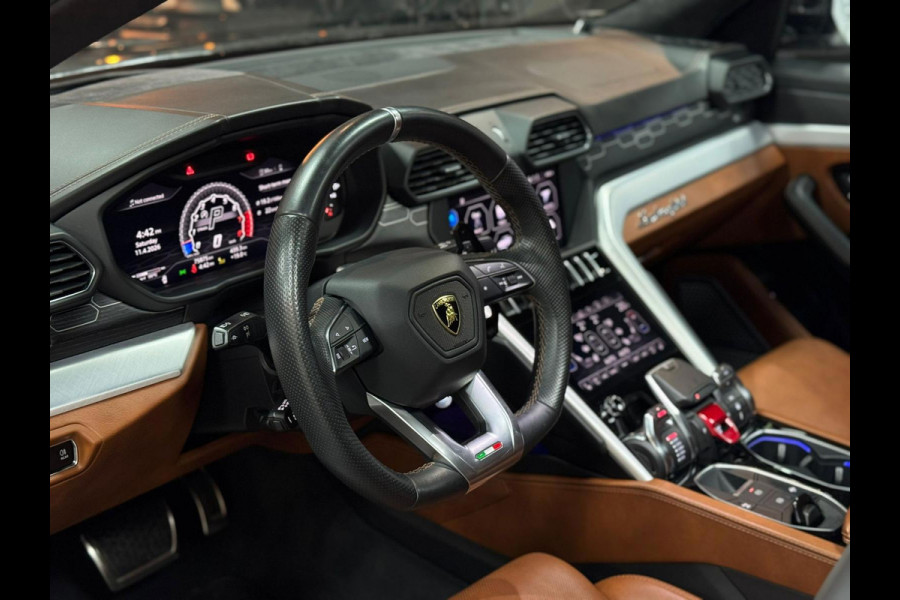 Lamborghini Urus 4.0 V8|MANSORY|HEADSUP|PANO|CARBON|23''
