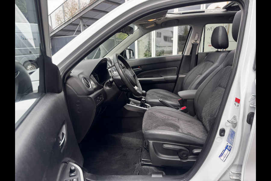 Suzuki Vitara 1.4 Boosterjet Stijl | Pano | Trekhaak | Camera | Stoelverwarming | Adaptive Cruise | Climate Control | Navigatie