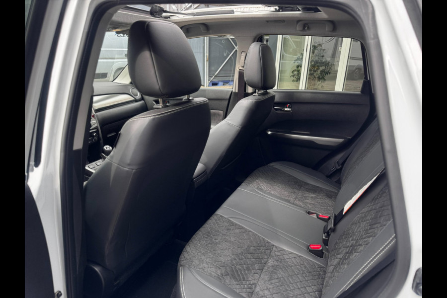 Suzuki Vitara 1.4 Boosterjet Stijl | Pano | Trekhaak | Camera | Stoelverwarming | Adaptive Cruise | Climate Control | Navigatie