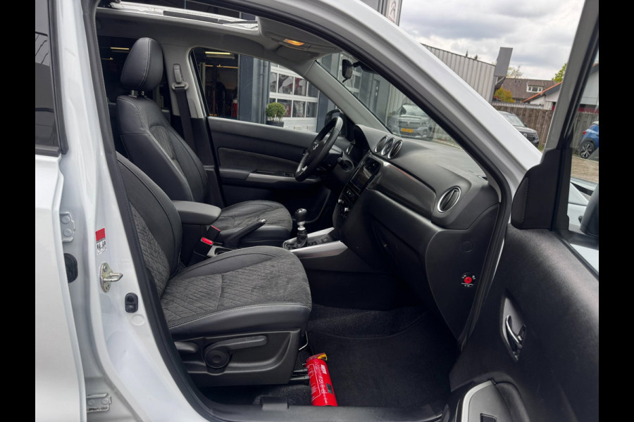 Suzuki Vitara 1.4 Boosterjet Stijl | Pano | Trekhaak | Camera | Stoelverwarming | Adaptive Cruise | Climate Control | Navigatie