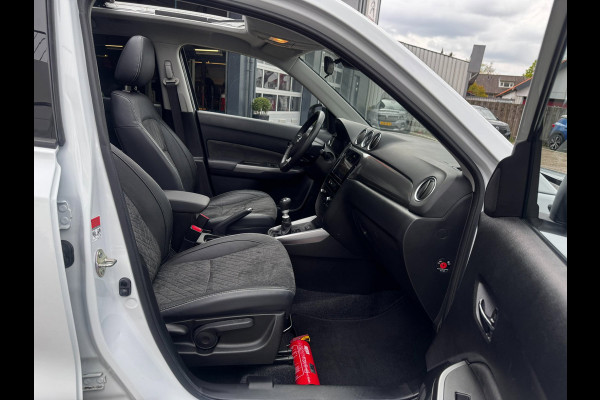Suzuki Vitara 1.4 Boosterjet Stijl | Pano | Trekhaak | Camera | Stoelverwarming | Adaptive Cruise | Climate Control | Navigatie