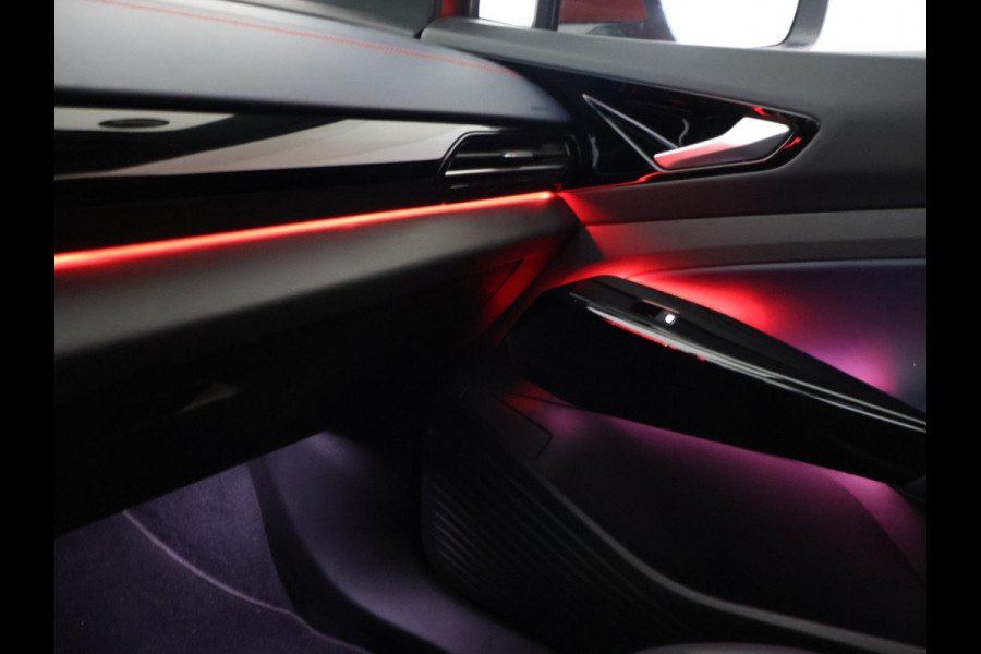 Volkswagen ID.4 GTX 4MOTION 77 kWh 300 PK + 20 INCH | PANORAMA | TREKHAAK WEGKL. | SFEERVERLICHTING | CAMERA | STUUR/STOELVERWARMING