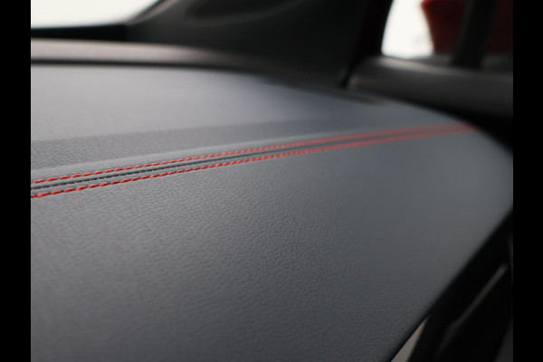 Volkswagen ID.4 GTX 4MOTION 77 kWh 300 PK + 20 INCH | PANORAMA | TREKHAAK WEGKL. | SFEERVERLICHTING | CAMERA | STUUR/STOELVERWARMING