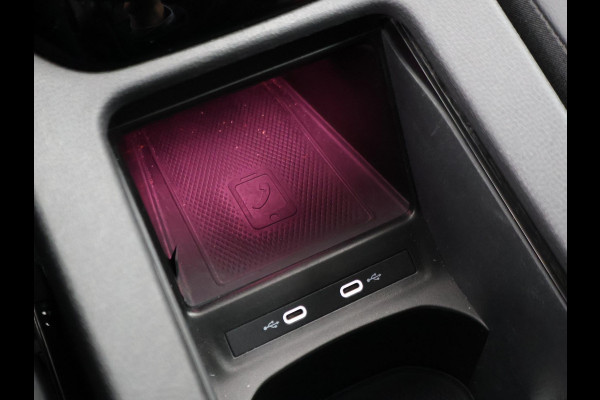 Volkswagen ID.4 GTX 4MOTION 77 kWh 300 PK + 20 INCH | PANORAMA | TREKHAAK WEGKL. | SFEERVERLICHTING | CAMERA | STUUR/STOELVERWARMING