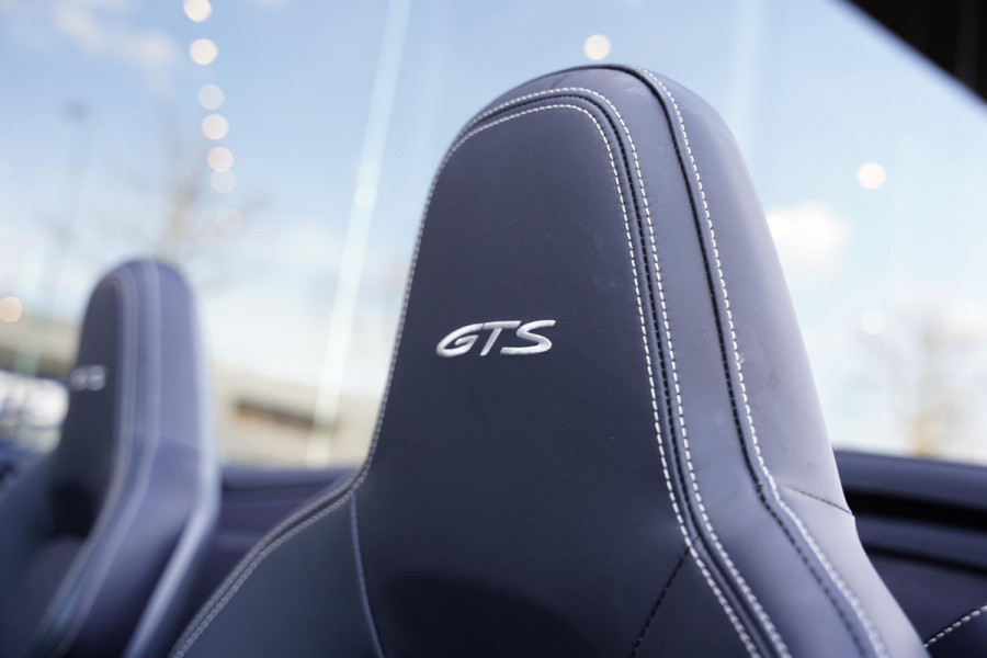 Porsche 911 Cabriolet 3.0 Carrera 4 GTS / NL-Auto / Sport Design / Lifting / Sportuitlaat