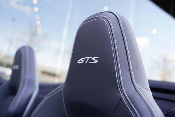 Porsche 911 Cabriolet 3.0 Carrera 4 GTS / NL-Auto / Sport Design / Lifting / Sportuitlaat