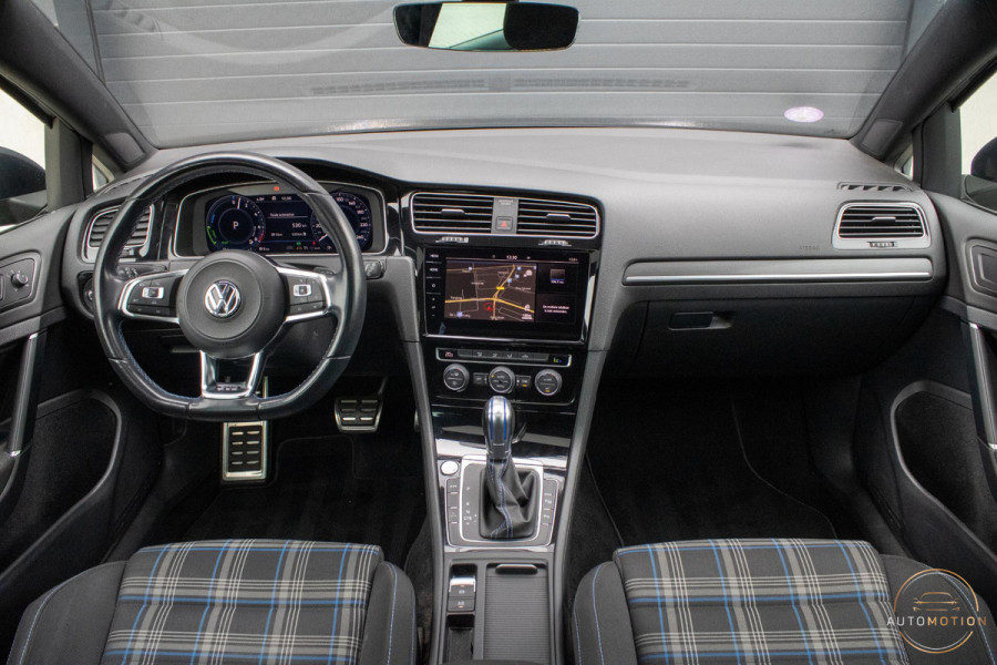 Volkswagen Golf 1.4 TSI PHEV GTE PANO CAMERA KEYLESS ACC