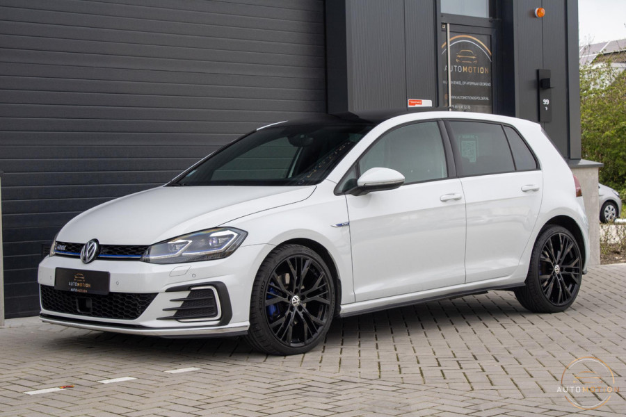 Volkswagen Golf 1.4 TSI PHEV GTE PANO STOELVERWARMING CAMERA