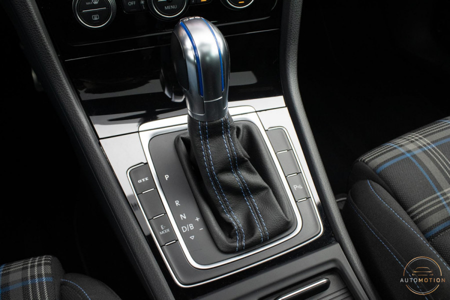 Volkswagen Golf 1.4 TSI PHEV GTE PANO STOELVERWARMING CAMERA