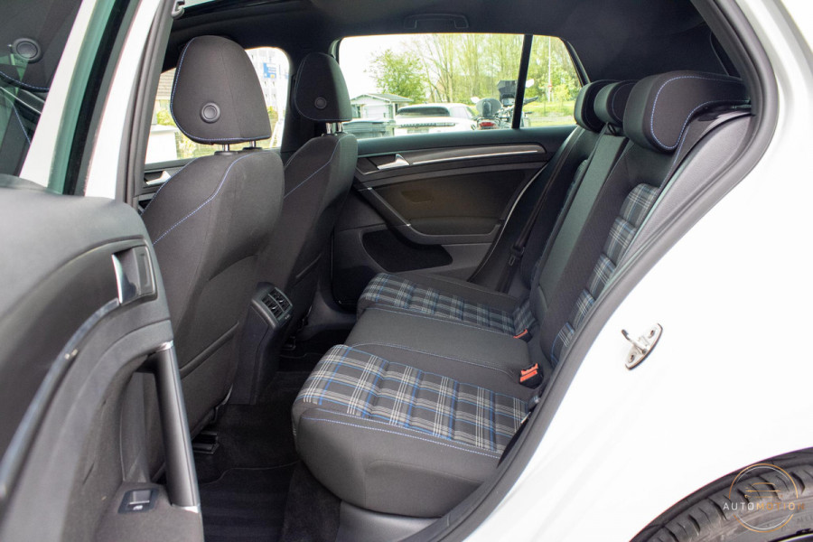 Volkswagen Golf 1.4 TSI PHEV GTE PANO STOELVERWARMING CAMERA
