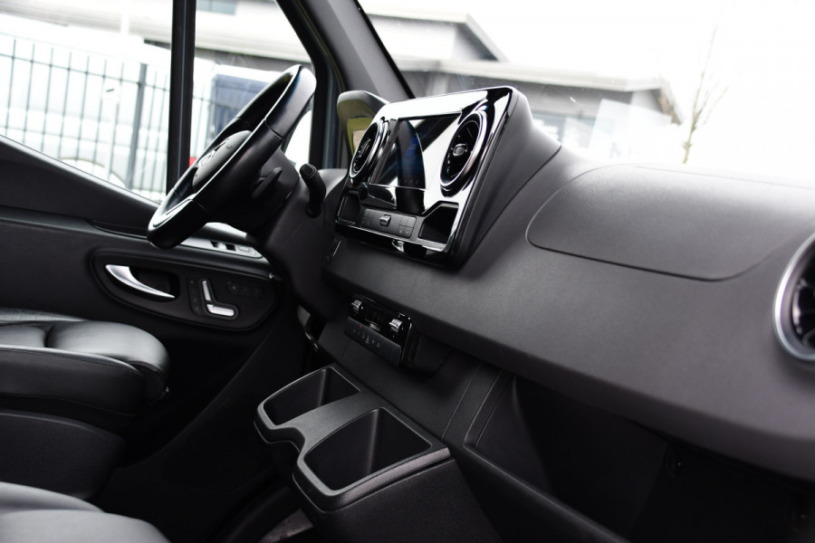 Mercedes-Benz Sprinter 319 V6 3.0 CDI L2H1 DC PB Edition Cruise, Camera, Carplay, 10,5'' Mbux, LED, Leder, Memorie, Trekhaak, 5 Zits, Uniek!