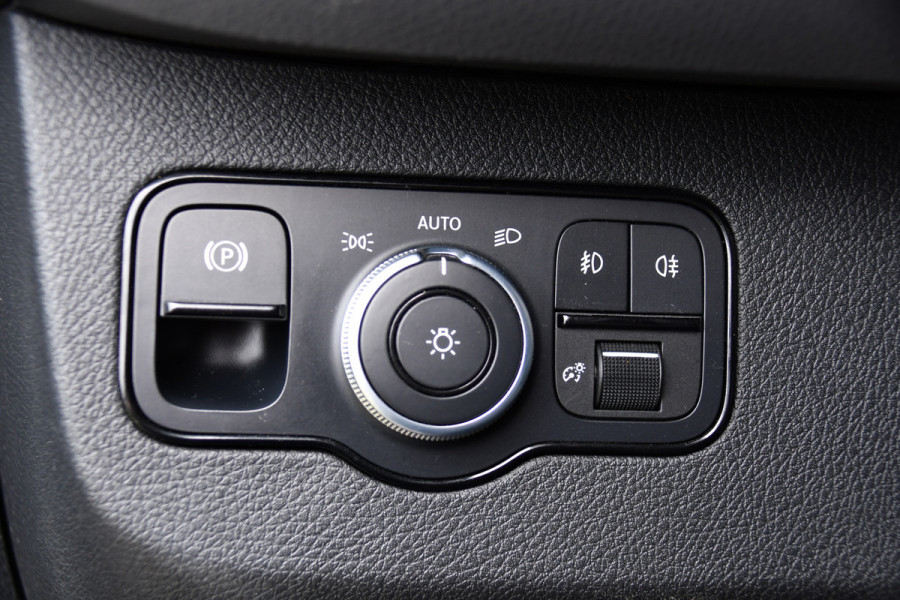 Mercedes-Benz Sprinter 319 V6 3.0 CDI L2H1 DC PB Edition Cruise, Camera, Carplay, 10,5'' Mbux, LED, Leder, Memorie, Trekhaak, 5 Zits, Uniek!