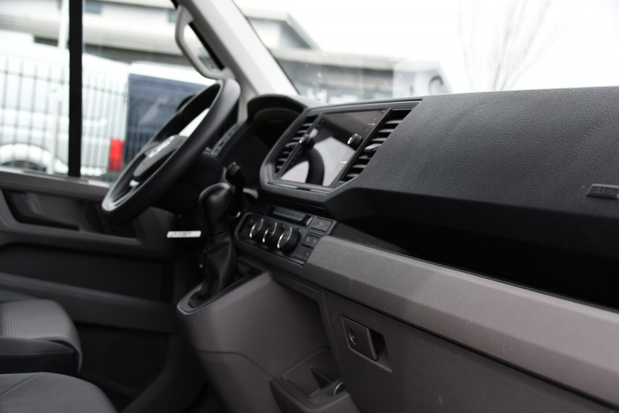 Volkswagen Crafter 35 2.0 TDI L3H3 Highline PB Edition Adaptieve Cruise, Camera, Carplay, LED, Clima, Stoelverwarming, 177pk, Automaat, Leder, Uniek!