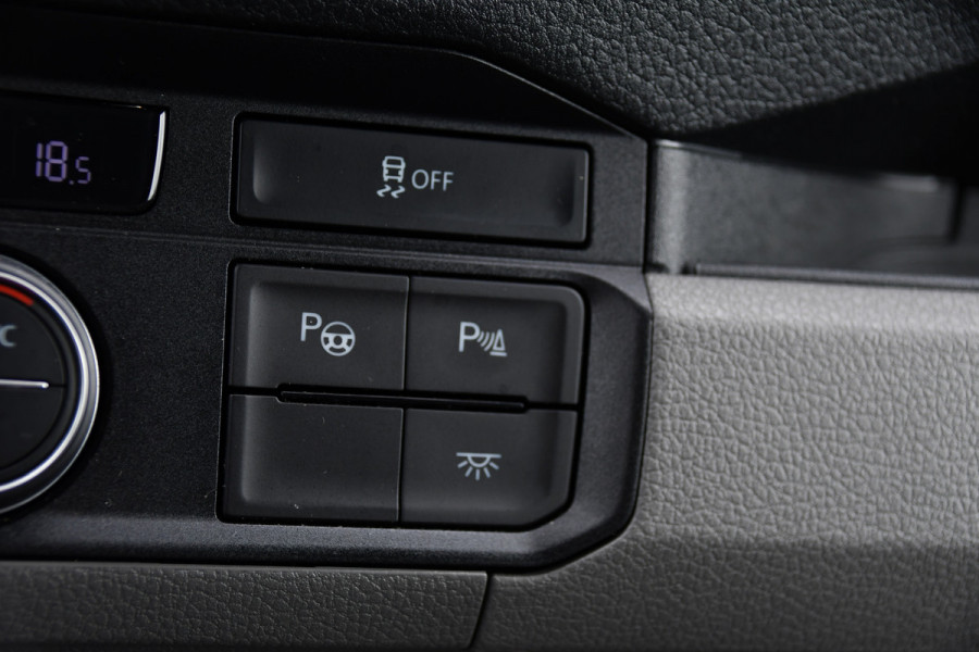 Volkswagen Crafter 35 2.0 TDI L3H3 Highline PB Edition Adaptieve Cruise, Camera, Carplay, LED, Clima, Stoelverwarming, 177pk, Automaat, Leder, Uniek!