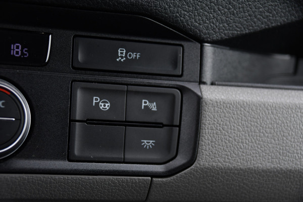 Volkswagen Crafter 35 2.0 TDI L3H3 Highline PB Edition Adaptieve Cruise, Camera, Carplay, LED, Clima, Stoelverwarming, 177pk, Automaat, Leder, Uniek!