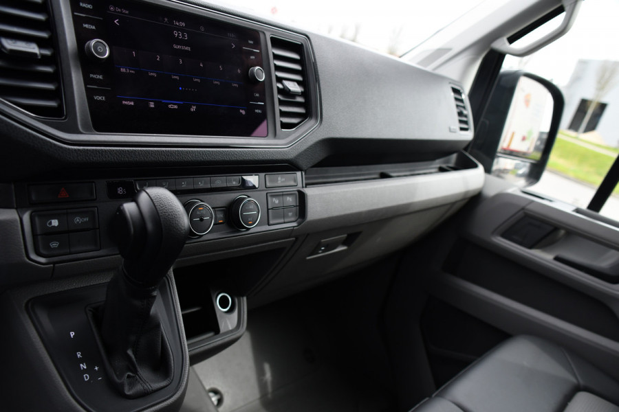 Volkswagen Crafter 35 2.0 TDI L3H3 Highline PB Edition Adaptieve Cruise, Camera, Carplay, LED, Clima, Stoelverwarming, 177pk, Automaat, Leder, Uniek!