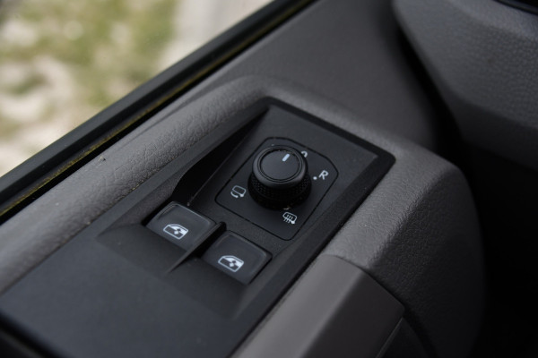 Volkswagen Crafter 35 2.0 TDI L3H3 Highline PB Edition Adaptieve Cruise, Camera, Carplay, LED, Clima, Stoelverwarming, 177pk, Automaat, Leder, Uniek!