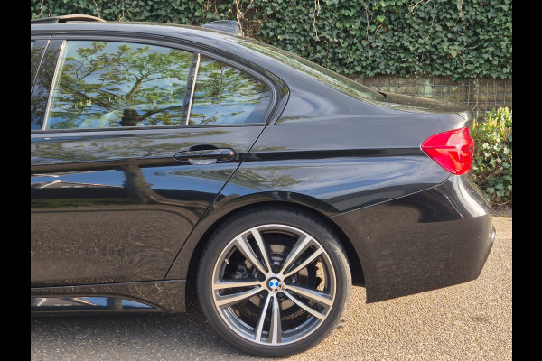 BMW 3-serie 330i M Sport Apple Pano CarPlay 360 Camera H&K 100% Dealer onderhouden 19inch M 330i High Executive