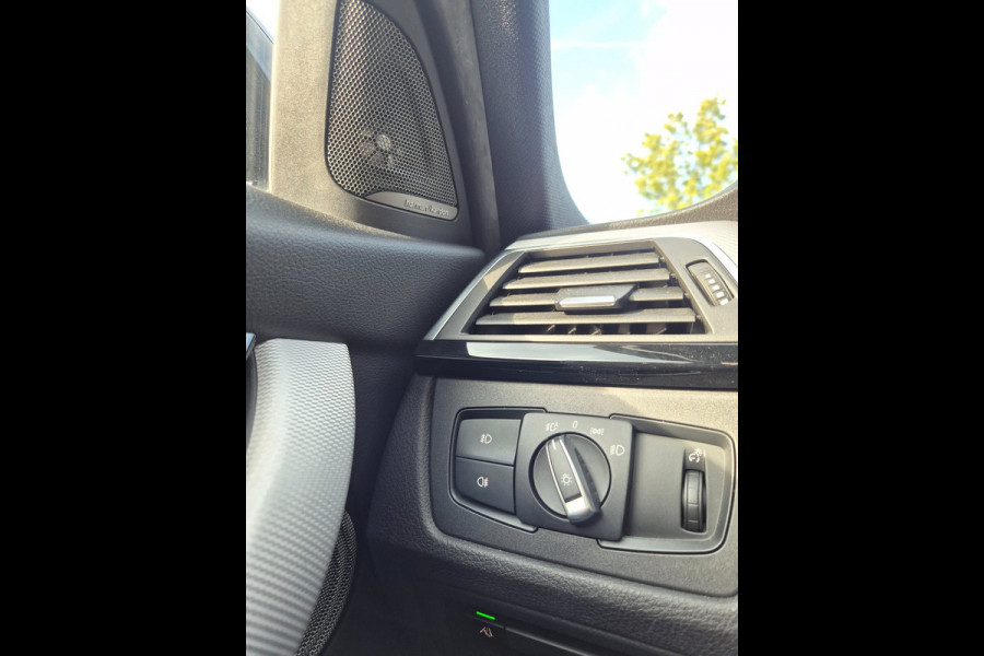 BMW 3-serie 330i M Sport Apple Pano CarPlay 360 Camera H&K 100% Dealer onderhouden 19inch M 330i High Executive