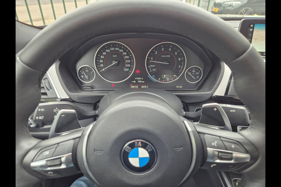 BMW 3-serie 330i M Sport Apple Pano CarPlay 360 Camera H&K 100% Dealer onderhouden 19inch M 330i High Executive