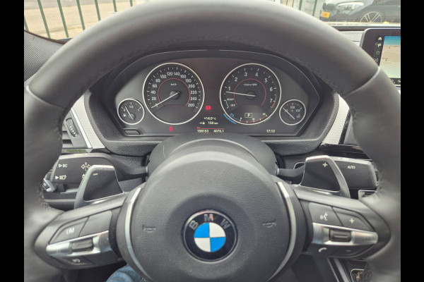 BMW 3-serie 330i M Sport Apple Pano CarPlay 360 Camera H&K 100% Dealer onderhouden 19inch M 330i High Executive