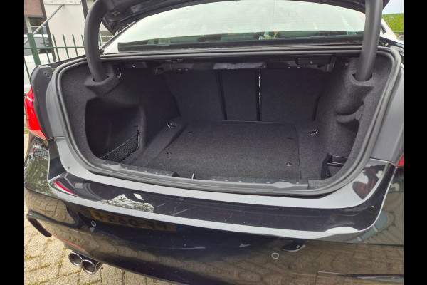 BMW 3-serie 330i M Sport Apple Pano CarPlay 360 Camera H&K 100% Dealer onderhouden 19inch M 330i High Executive