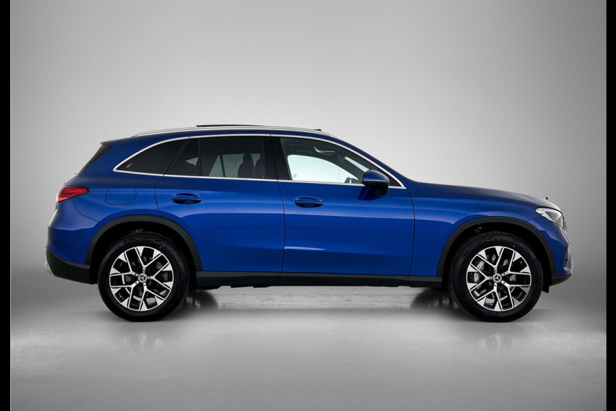 Mercedes-Benz GLC 300 e 4MATIC Plug-In Hybride Panorama Schuif-Kanteldak | Trekhaak | Memory Pakket | Stoel en Stuurverwarming. Inclusief 24 maanden MB Certified garantie voor Europa.