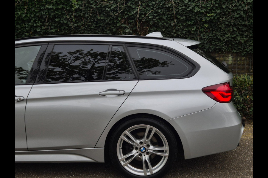 BMW 3 Serie Touring M Sport Apple CarPlay dig.dash Navi GR NAP NL Edition M Sport Shadow Executive