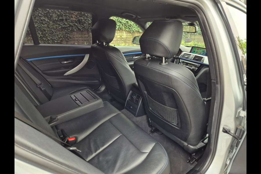 BMW 3 Serie Touring M Sport Apple CarPlay dig.dash Navi GR NAP NL Edition M Sport Shadow Executive