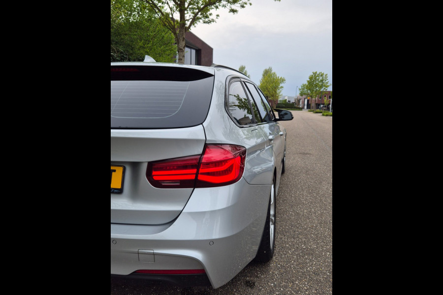 BMW 3 Serie Touring M Sport Apple CarPlay dig.dash Navi GR NAP NL Edition M Sport Shadow Executive