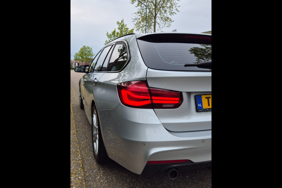 BMW 3 Serie Touring M Sport Apple CarPlay dig.dash Navi GR NAP NL Edition M Sport Shadow Executive