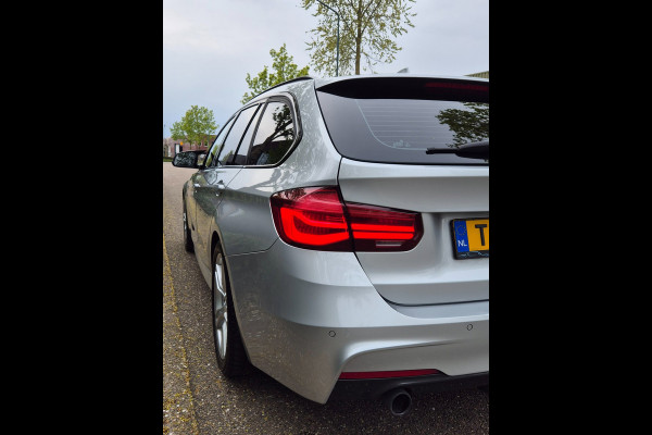 BMW 3 Serie Touring M Sport Apple CarPlay dig.dash Navi GR NAP NL Edition M Sport Shadow Executive