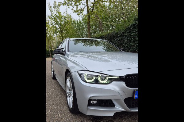 BMW 3 Serie Touring M Sport Apple CarPlay dig.dash Navi GR NAP NL Edition M Sport Shadow Executive