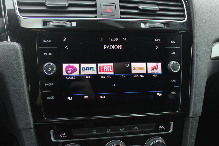 Volkswagen Golf 1.0 TSI Comfortline / Camera / CarPlay / 16'' / Navigatie / Parkeerhulp V+A / Getint glas / DAB / ACC