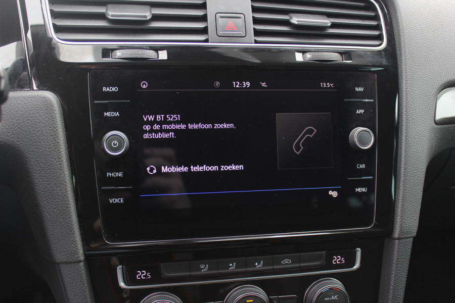 Volkswagen Golf 1.0 TSI Comfortline / Camera / CarPlay / 16'' / Navigatie / Parkeerhulp V+A / Getint glas / DAB / ACC