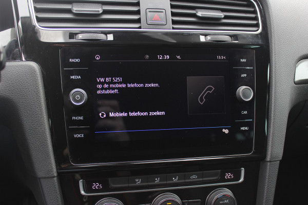 Volkswagen Golf 1.0 TSI Comfortline / Camera / CarPlay / 16'' / Navigatie / Parkeerhulp V+A / Getint glas / DAB / ACC
