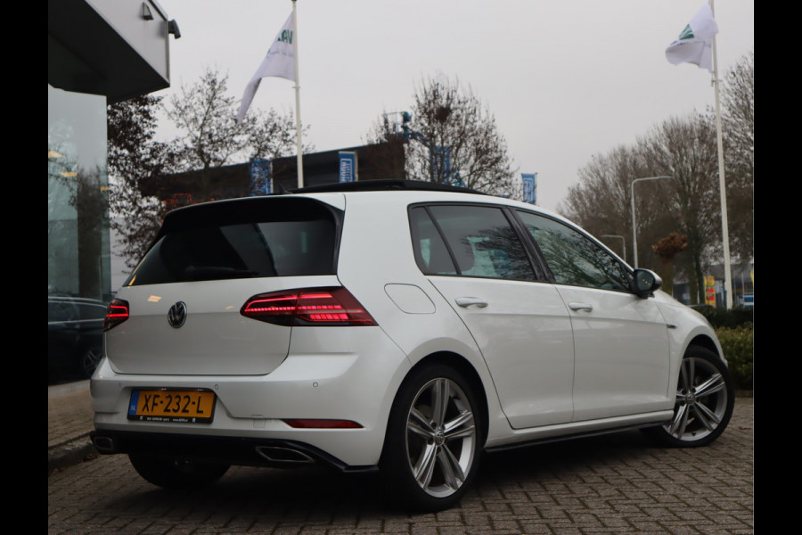 Volkswagen Golf 1.5 TSI Highline Pano / Navi / Elekramen / R-Line / Climate / Led Dealeronderhouden