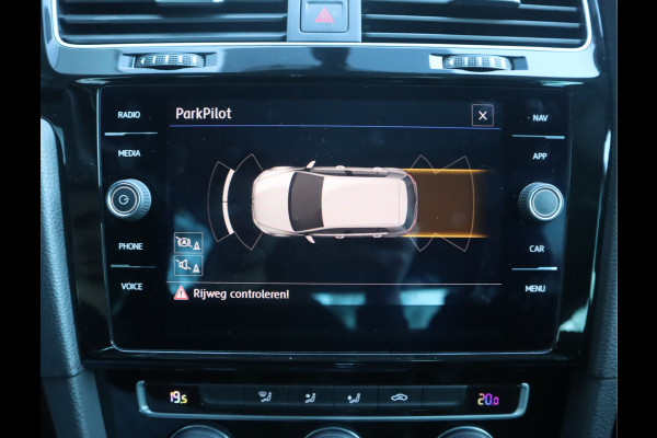 Volkswagen Golf 1.5 TSI Highline Pano / Navi / Elekramen / R-Line / Climate / Led Dealeronderhouden
