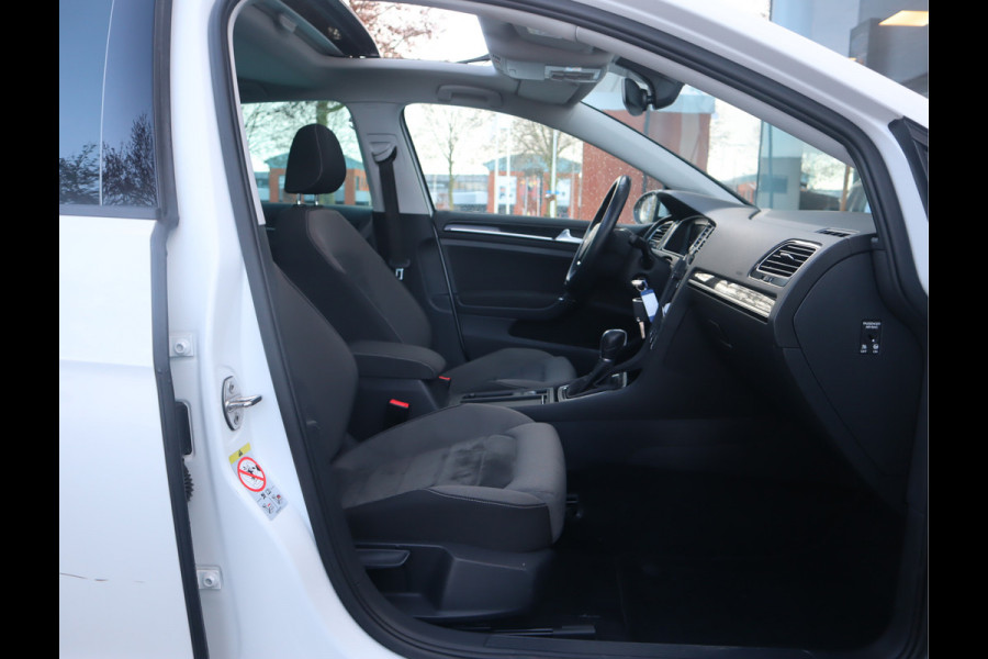Volkswagen Golf 1.5 TSI Highline Pano / Navi / Elekramen / R-Line / Climate / Led Dealeronderhouden