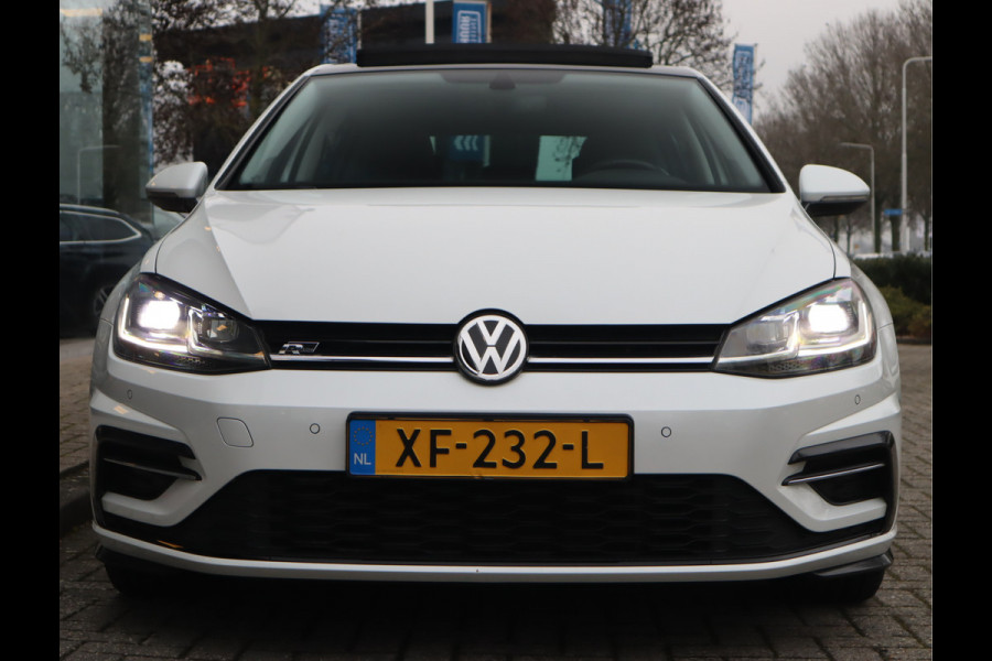 Volkswagen Golf 1.5 TSI Highline Pano / Navi / Elekramen / R-Line / Climate / Led Dealeronderhouden