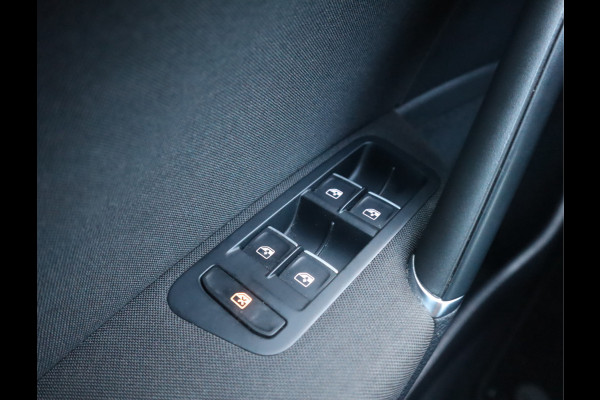 Volkswagen Golf 1.5 TSI Highline Pano / Navi / Elekramen / R-Line / Climate / Led Dealeronderhouden